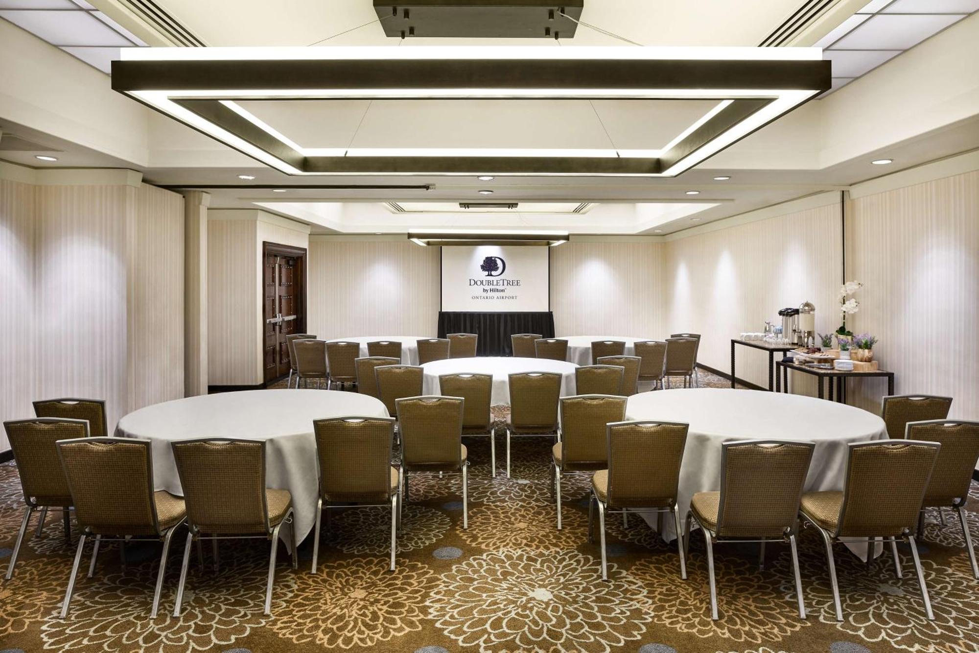 Hotel Doubletree By Hilton Ontario Airport Exterior foto